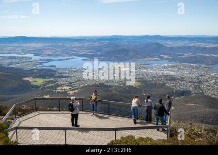 Vue sur la ville de Hobart, depuis le sommet du Mont Wellington en Tasmanie, en Australie Banque D'Images