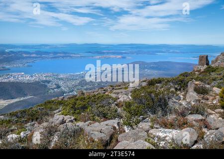 Vue sur la ville de Hobart, depuis le sommet du Mont Wellington en Tasmanie, en Australie Banque D'Images