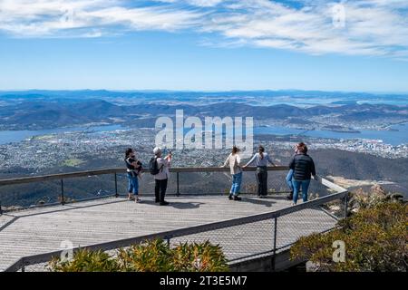 Vue sur la ville de Hobart, depuis le sommet du Mont Wellington en Tasmanie, en Australie Banque D'Images