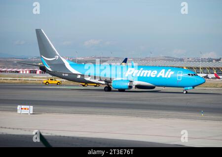 Avión de carga Boeing 737 de Amazon prime Air Banque D'Images