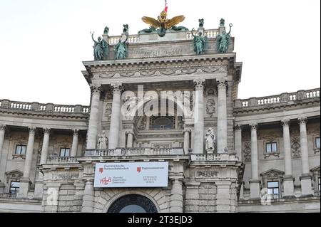 Vienne, Autriche. Le fameux 'balcon Hitler' au New Hofburg. Adolf Hitler a prononcé un discours à partir de là en 1938, peu après l'Anschluss d'Austr Banque D'Images
