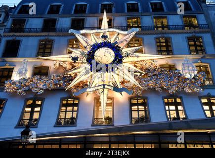 Paris (France) : Boutique Dior au 127 Avenue des champs-Elysées à Paris 8e arrondissement Banque D'Images