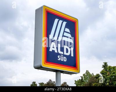 Redaktionell, Griesheim : Firmenlogo der Discounterkette Aldi Sued. Redaktionell, Griesheim im Juli 2023 : Firmenlogo der Discounterkette Aldi Sued. *** Editorial, Griesheim logo d'entreprise de la chaîne de discount Aldi Sued Editorial, Griesheim en juillet 2023 logo d'entreprise de la chaîne de discount Aldi Sued Copyright : xBEAUTIFULxSPORTS/KJPetersx crédit : Imago/Alamy Live News Banque D'Images