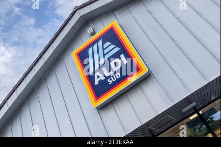 Redaktionell, Griesheim : Firmenlogo der Discounterkette Aldi Sued. Redaktionell, Griesheim im Juli 2023 : Firmenlogo der Discounterkette Aldi Sued. *** Editorial, Griesheim logo d'entreprise de la chaîne de discount Aldi Sued Editorial, Griesheim en juillet 2023 logo d'entreprise de la chaîne de discount Aldi Sued Copyright : xBEAUTIFULxSPORTS/KJPetersx crédit : Imago/Alamy Live News Banque D'Images