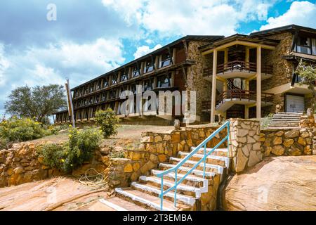 Vue panoramique de VOI Safari Lodge dans le parc national de Tsavo East au Kenya Banque D'Images