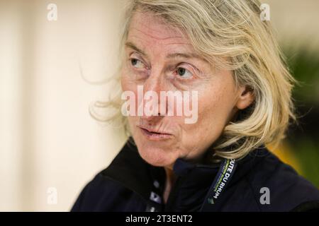 Saint Malo le 5 novembre 2022 (Bretagne, nord-ouest de la France) : Catherine Chabaud après l’annonce du report du départ du Rou Banque D'Images