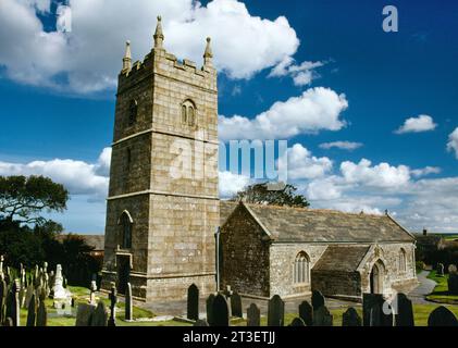 Vue au ne de l'église collégiale de St Endellion, Cornouailles, Angleterre, Royaume-Uni. Collegiate Foundation date de C13ème ou plus tôt, église actuelle principalement C15ème. Banque D'Images