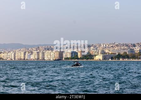 Thessalonique, Grèce - 22 septembre 2023 : vue panoramique de la belle ville de Thessalonique Grèce et du golfe thermaïque Banque D'Images