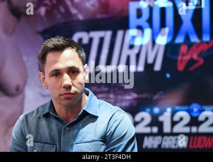 Ludwigsburg, Allemagne. 25 octobre 2023. Felix Sturm, boxeur dans la division poids lourds légers, participe à une conférence de presse pour un match de boxe entre lui et S. Altay au MHP Arena de Ludwigsburg. Le combat aura lieu à la MHP Arena le 2 décembre 2023. Crédit : Bernd Weißbrod/dpa/Alamy Live News Banque D'Images