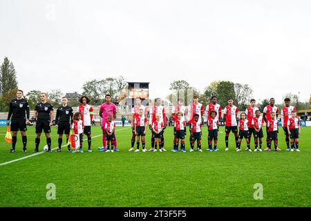 Rotterdam, pays-Bas. 25 octobre 2023. Rotterdam - joueurs de Feyenoord lors de la 3e manche de la phase de groupes de l'UEFA Youth League entre Feyenoord O19 et SS Lazio O19 au Nieuw Varkenoord le 25 octobre 2023 à Rotterdam, aux pays-Bas. Crédit : photos boîte à boîte/Alamy Live News Banque D'Images
