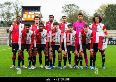 Rotterdam, pays-Bas. 25 octobre 2023. Rotterdam - joueurs du Feyenoord O19 lors de la 3e manche de la phase de groupes de l'UEFA Youth League entre le Feyenoord O19 et le SS Lazio O19 à Nieuw Varkenoord le 25 octobre 2023 à Rotterdam, aux pays-Bas. Crédit : photos boîte à boîte/Alamy Live News Banque D'Images