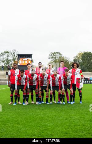 Rotterdam, pays-Bas. 25 octobre 2023. Rotterdam - joueurs du Feyenoord O19 lors de la 3e manche de la phase de groupes de l'UEFA Youth League entre le Feyenoord O19 et le SS Lazio O19 à Nieuw Varkenoord le 25 octobre 2023 à Rotterdam, aux pays-Bas. Crédit : photos boîte à boîte/Alamy Live News Banque D'Images