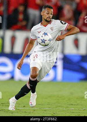 Séville, Espagne. 24 octobre 2023. Djibril Sow du Sevilla FC lors du match de l'UEFA Champions League, groupe B, entre le Sevilla FC et l'Arsenal FC a joué au stade Ramon Sanchez Pizjuan le 24 octobre 2023 à Séville, en Espagne. (Photo Antonio Pozo/PRESSINPHOTO) crédit : PRESSINPHOTO SPORTS AGENCY/Alamy Live News Banque D'Images
