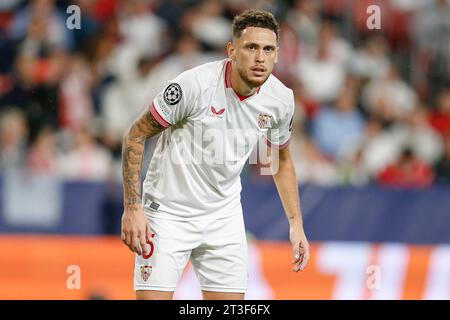 Séville, Espagne. 24 octobre 2023. Lucas Ocampos du Sevilla FC lors du match de l'UEFA Champions League, groupe B, entre le Sevilla FC et l'Arsenal FC a joué au stade Ramon Sanchez Pizjuan le 24 octobre 2023 à Séville, Espagne. (Photo Antonio Pozo/PRESSINPHOTO) crédit : PRESSINPHOTO SPORTS AGENCY/Alamy Live News Banque D'Images