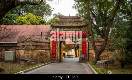 Une porte d'entrée dans l'ancienne Citadelle impériale de Thang long à Hanoi, Vietnam Banque D'Images
