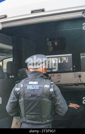 Chelmsford Essex, Royaume-Uni. 25 octobre 2023. La police d'Essex déploie la reconnaissance faciale en direct (LFR) à Chelmsford Essex UK Credit : Ian Davidson/Alamy Live News Banque D'Images