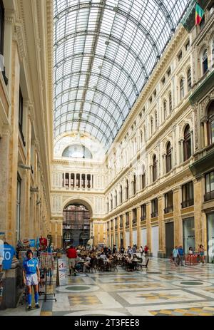 Italie, Campanie, Naples, centre historique classé au patrimoine mondial de l'UNESCO, Galleria Umberto 1, passerelle ouverte en 1890 et conçue par l'architecte Eman Banque D'Images