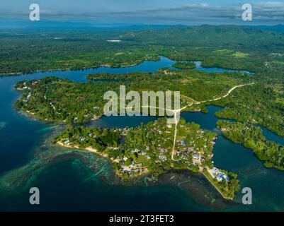 Papouasie-Nouvelle-Guinée, province de Madang, village de Riwo (vue aérienne) Banque D'Images