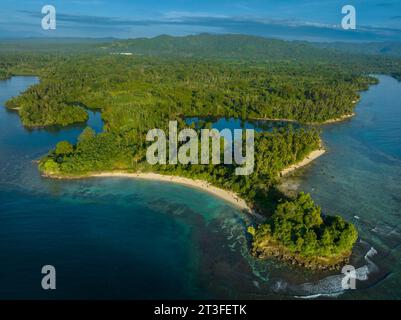 Papouasie-Nouvelle-Guinée, province de Madang, village de Riwo (vue aérienne) Banque D'Images