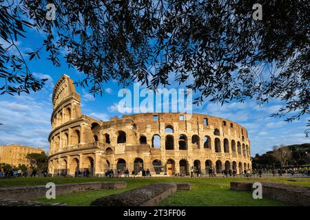 Italie, Latium, Rome, centre historique inscrit au patrimoine mondial de l'UNESCO, le Colisée est le plus grand amphithéâtre de l'Empire romain, construit entre 70 et 80 Banque D'Images