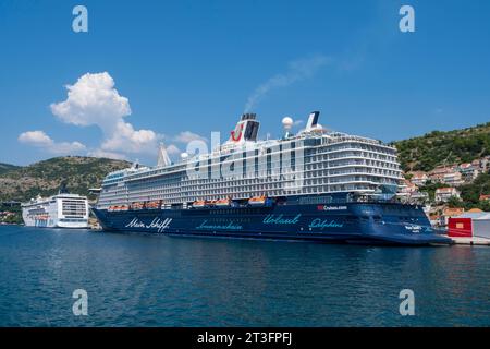 Croatie, Dalmatie, Dubrovnik, bateaux de croisière dans le port de Gruz Banque D'Images