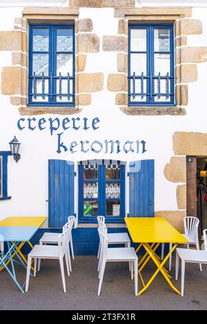 France, Loire-Atlantique, presqu'île de Guérande, Piriac-sur-Mer, terrasse crêperie Banque D'Images