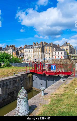 France, Ille-et-Vilaine, Redon, Canal de Nantes à Brest, écluse de la Digue sur la commune de Saint-Nicolas-de-Redon (Loire-Atlantique) Banque D'Images