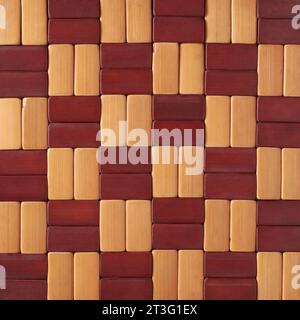 résumé rapproché de tapis de table ou plateau en bois de bambou, rectangle peint et vernis blocs plein cadre texture de fond, beige et marron Banque D'Images