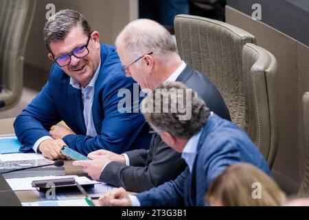 Bruxelles, Belgique. 25 octobre 2023. Bart Tommelein d'Open VLD est présenté lors d'une session plénière du Parlement flamand à Bruxelles, le mercredi 25 octobre 2023. BELGA PHOTO JASPER JACOBS crédit : Belga News Agency/Alamy Live News Banque D'Images