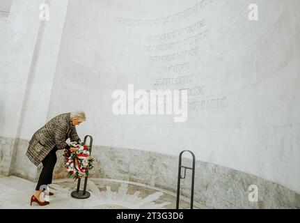 Sydney, Australie. 25 octobre 2023. La Princesse Astrid de Belgique photographiée lors d'un événement commémoratif de la Seconde Guerre mondiale au Hall of Memory de l'Anzac Memorial à Hyde Park, lors de la Mission économique belge auprès du Commonwealth d'Australie, à Sydney, le mercredi 25 octobre 2023. Une délégation belge effectue une mission économique de 10 jours en Australie du 19 au 28 octobre 2023. BELGA PHOTO POOL VLAD VANDERKELEN crédit : Belga News Agency/Alamy Live News Banque D'Images