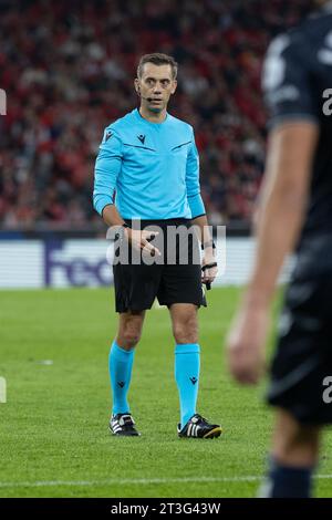 24 octobre 2023. Lisbonne, Portugal. Arbitre du match de France, Clement Turpin, lors du match de la Journée 3 du Groupe D pour l'UEFA Champions League, Benfica 0 vs 1 Real Sociedad crédit : Alexandre de Sousa/Alamy Live News Banque D'Images