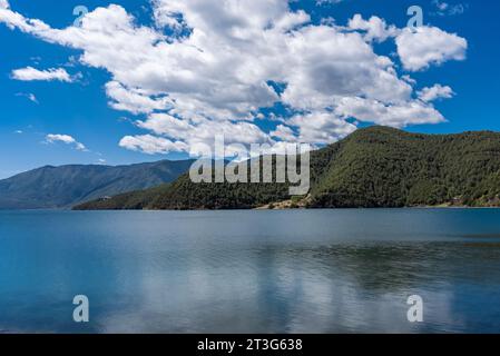 Le magnifique paysage du lac Lugu en Chine Banque D'Images