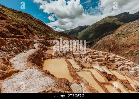 Mines de sel de Maras, ils sont situés dans la Vallée Sacrée des Incas Cusco Banque D'Images