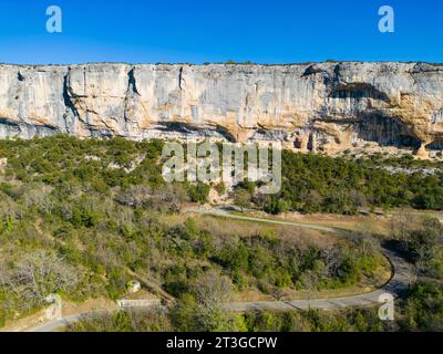 France, Vaucluse, Parc naturel régional du Luberon, Lioux, falaises de la Madeleine (vue aérienne) Banque D'Images