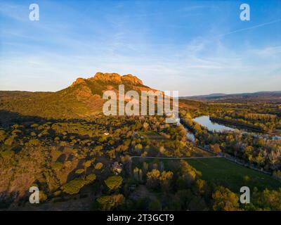 France, Var, Roquebrune sur Argens, Rocher de Roquebrune sur Argens (vue aérienne) (vue aérienne) Banque D'Images