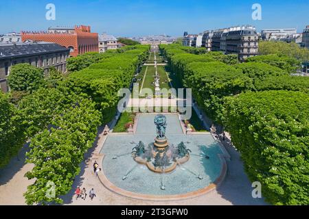 France, Paris, le jardin des explorateurs géat Marco Polo et Cavelier de la salle avec la fontaine des quatre parties du monde ou fontaine de l'Observatoire Banque D'Images