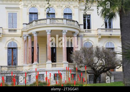 France, Alpes Maritimes, Cannes, quartier de la Croix des gardes, villa Rothschild de style néo classique qui abrite la médiathèque Noailles et la bibliothèque municipale Banque D'Images