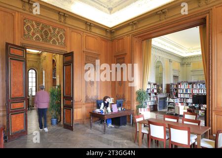 France, Alpes Maritimes, Cannes, quartier de la Croix des gardes, villa Rothschild de style néo classique qui abrite la médiathèque Noailles et la bibliothèque municipale Banque D'Images