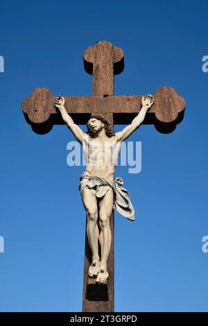 France, territoire de Belfort, Phaffans, cimetière, à côté de l'église, croix de mission 1875 1910 et 1932 Banque D'Images