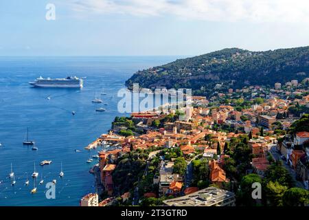 France, Alpes Maritimes, Villefranche sur Mer, Rade de Villefranche sur Mer, vieille ville et port Banque D'Images