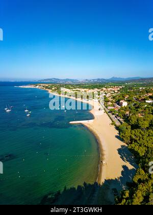 France, Var, Corniche des Maures, le Lavandou, port (vue aérienne) France, Var (83), Corniche des Maures, la Londe-les-Maures, plage de l'Argentière Banque D'Images