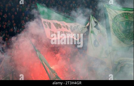 Firo : 20 octobre 2023 football, football, hommes 1e Ligue, ERSTE iga 1e Bundesliga, saison 2023/2024 BVB Borussia Dortmund - SV SVW Werder Bremen 1:0 fans Werder flag Banque D'Images