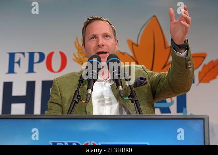 FPÖ-Heimattour, mit Herbert Kickl, Manfred Haimbuchner und Michael Schnedlitz, im Freizeitpark Micheldorf, Am 24.10.2023. DAS Bild zeigt den FPÖ-Generlsekretär, Michael Schnedlitz 2023 - FPÖ-Heimattour, mit Herbert Kickl, Manfred Haimbuchner und Michael Schnedlitz, im Freizeitpark Micheldorf, Am 24.10.2023. *** FPÖ visite de la maison, avec Herbert Kickl, Manfred Haimbuchner et Michael Schnedlitz, dans le parc d'attractions Micheldorf, le 24 10 2023 la photo montre le secrétaire général de FPÖ, Michael Schnedlitz 2023 FPÖ visite de la maison, avec Herbert Kickl, Manfred Haimbuchner et Michael Schnedlitz, dans l'amuse Banque D'Images