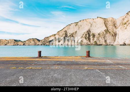 Le quai historique de Tolaga Bay, sur la côte est de l'île du Nord de la Nouvelle-Zélande. Ouvert en 1929, s'étendant sur 660 mètres Banque D'Images