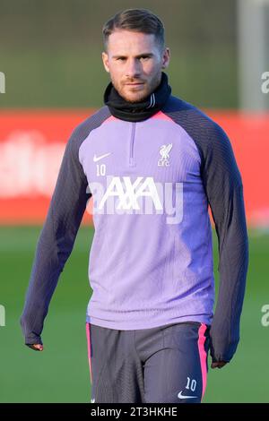 Alexis Mac Allister #10 de Liverpool lors de la session d'entraînement de l'Europa League au Centre d'entraînement AXA, Kirkby, Royaume-Uni, le 25 octobre 2023 (photo Steve Flynn/News Images) à Kirkby, Royaume-Uni, le 10/25/2023. (Photo Steve Flynn/News Images/Sipa USA) Banque D'Images