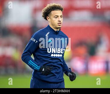 Stoke, Royaume-Uni. 25 octobre 2023 ; Bet365 Stadium, Stoke, Staffordshire, Angleterre; EFL Championship football, Stoke City contre Leeds United ; Ethan Ampadu de Leeds United pendant l'échauffement Banque D'Images