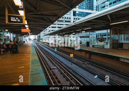 Quai de la gare de Washington/Wells sur le réseau de métro 'l' surélevé, Chicago, États-Unis Banque D'Images