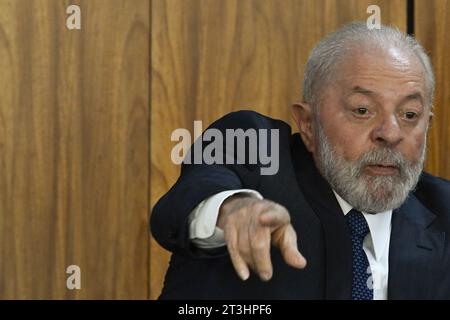 DF - BRASILIA - 10/25/2023 - BRASILIA, 1e SÉANCE PLÉNIÈRE DU CONSEIL DE LA FÉDÉRATION - le président de la république, Luiz Inacio Lula da Silva, lors de la 1e séance plénière du Conseil de la Fédération qui s'est tenue ce mercredi 25 octobre. Photo : Mateus Bonomi/AGIF Banque D'Images