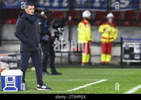 L'entraîneur-chef de Porto, Sergio Conceicao, photographié lors d'un match de football entre le Belge Royal Antwerp FC et le Portugais FC Porto, mercredi 25 octobre 2023 à Anvers, le troisième jour de la phase de groupes de la Ligue des Champions, dans le groupe H. BELGA PHOTO TOM GOYVAERTS Banque D'Images