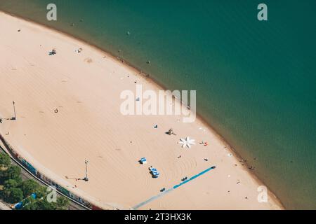 Une plage déserte d'Oak Street sur les rives du lac Michigan, Chicago Banque D'Images